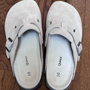 Quince Suede Clogs - Beige ‘Dune’